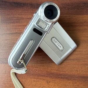 UNTESTED Aiptek MPVR 2H6 Digital Camera Portable Media Player 6MP Silver